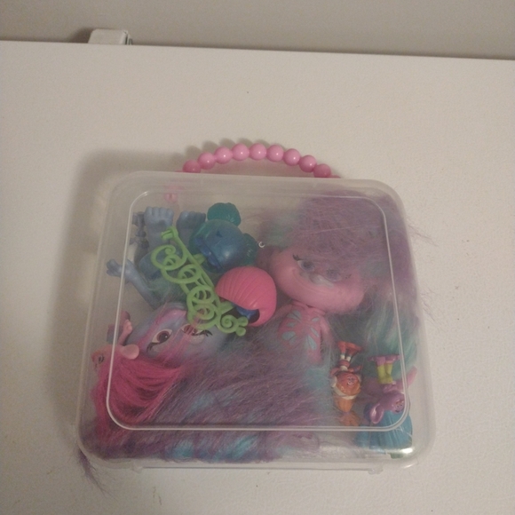 Lot of 7 DWA troll dolls with a couple of accessories EUC - Picture 6 of 7